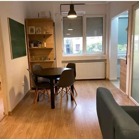 Apartament 18 *